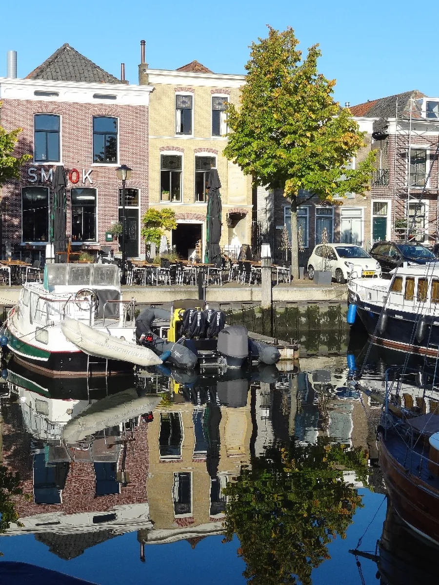 Terrassen aan het water