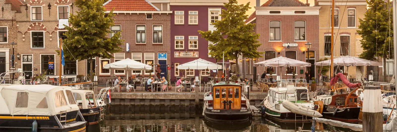 Terrassen aan het water